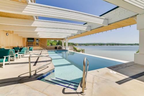 Gorgeous Onekama Condo w/Pool & Lake Access!