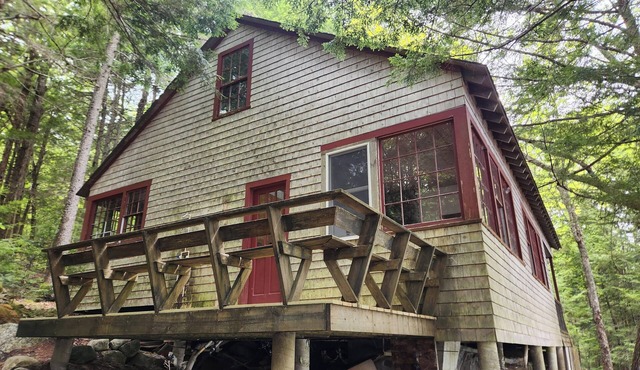 Gorgeous primitive 3-bedroom cabin on Craig Pond, perfect for family adventures in Orland