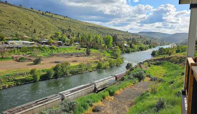 Gorgeous River View Home on Lower Deschutes River