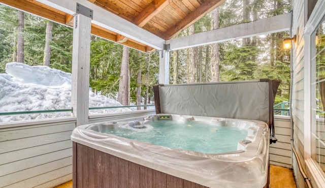 Government Camp Lodge with Hot Tub and Room for the Whole Family!