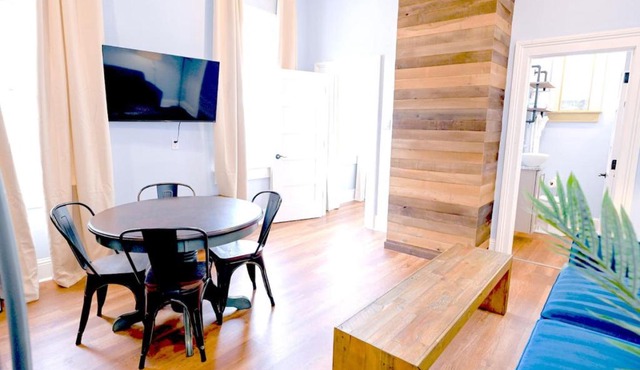 Governors Apartment - 2 bedroom - Steps to FQ