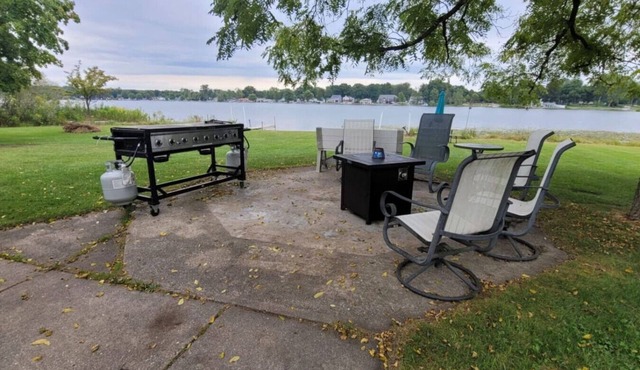 Gr Campau Lake Cottage |Spa, Firepit & Lake Access