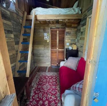 Gracies Grotto Cabin in Powell River