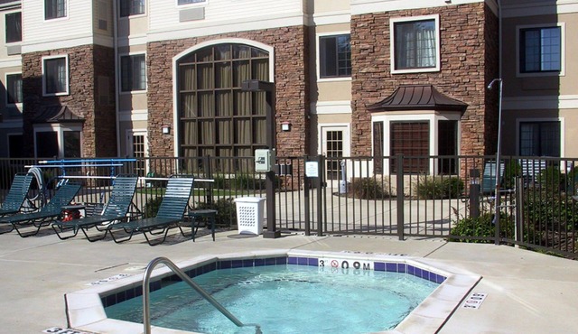 Great Location | FREE Wi-Fi + Pool + Hot Tub