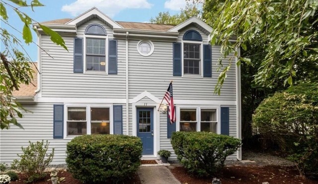Great location! Short walk to the beach, 5min drive to center! A lot of capacity