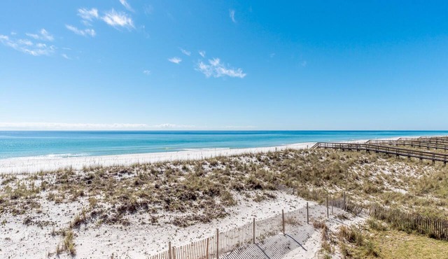 Great Location Right on the Water – Large Community Pool!