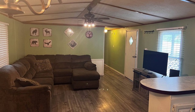 Great place to hit the trails! Quiet place 3 BR, Close to HM trailsLogan County!