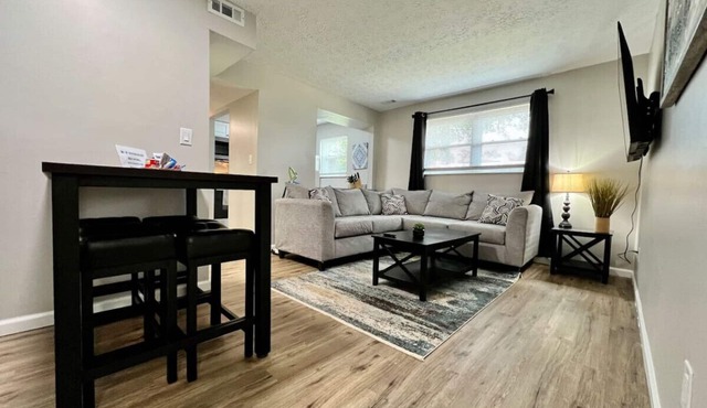 Great Value New Middletown Apartment Free Laundry