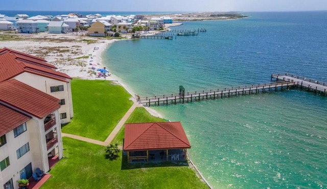 Ground-Floor Condo near the Beach with Private WD AC Shared Outdoor Pool