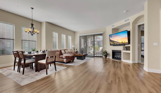 Ground Floor Poolside Condo! Trails, Bikes Ahwatukee. 30 Nights Min.