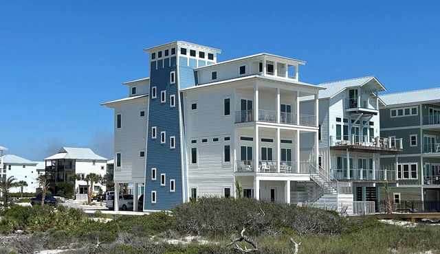 Gulf-Front, Spacious, Private Boardwalk, Pool, Theater + Game Room, Pet-Friendly