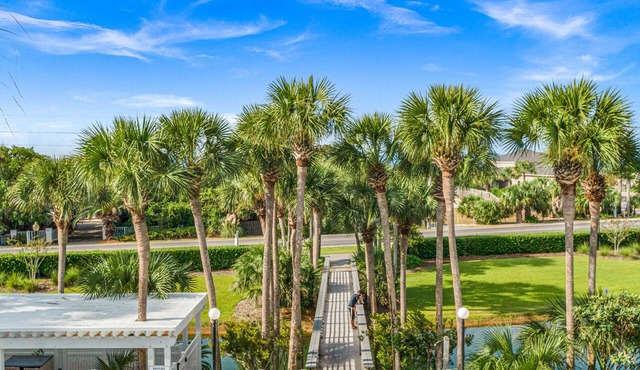 Gulf Views!/Steps to deeded beach and pools-shopping/dining steps from condo