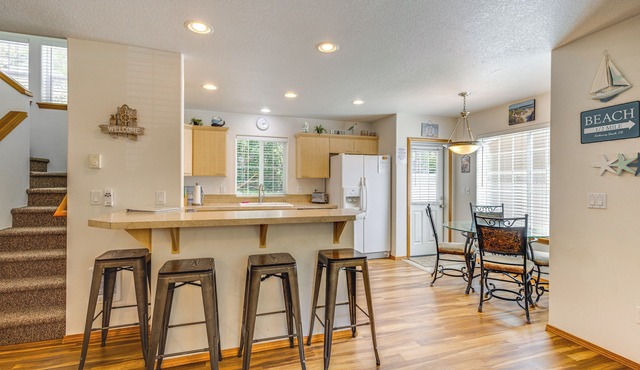 Half Mi to Beach: Rockaway Beach Home w/Grill!