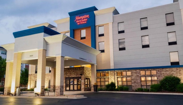 Hampton Inn & Suites Addison