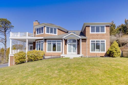Hamptons Home Near Beaches w/Pool & Water Views!