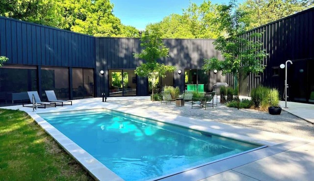 Harbor Country Meets Modern- Pool, HotTub, EVChrgr in Harbert
