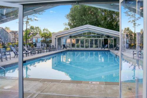 Harbor Splash - Steps to Indoor Pool