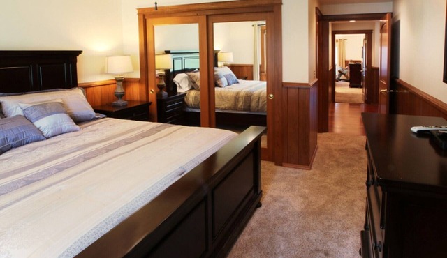 Harriman Springs Resort Cabin 1 - A Vacation House with Accommodations & Views