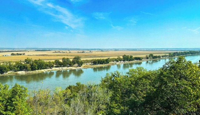 Healing River Mojo Dojo- private retreat overlooking the grand Missouri River in Plattsmouth