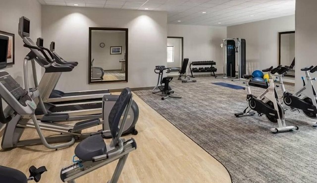 Hearing-Accessible King Studio | Free Breakfast! in Miamisburg
