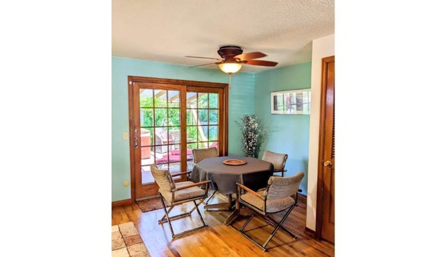 Heart of Milwaukie- Plush Comfort & Great location