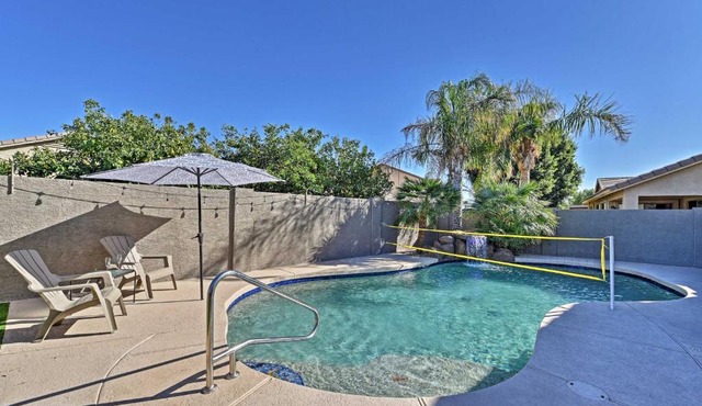 Heated Pool, Fire Pit & Game Room: Surprise Home