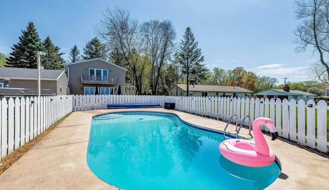 HEATED POOL OPEN~WATERFRONT~Look out Dock~4 KINGs