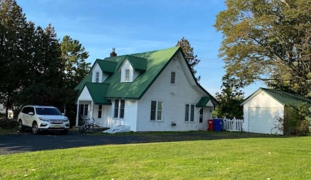 Hero's Landing, A Modern 3 bedroom Lakefront home
