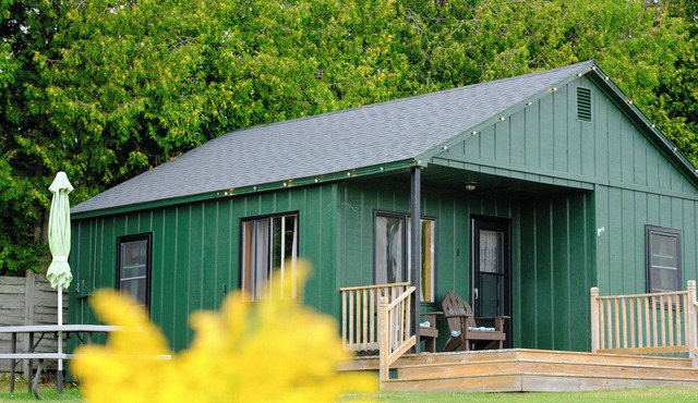 Hessel Bay Cabin 1: Lake Huron waterfront resort cabin sleeps 2. Boat slip available on site!