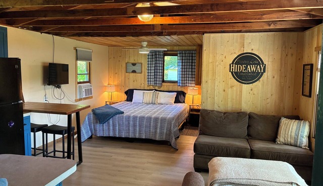 Hewey Lake Hideaway - Add-On Cabin - Leland