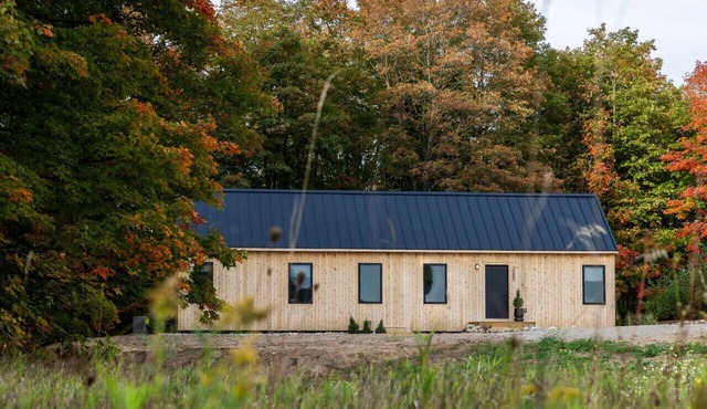 Hidden Acres Vestur Cabin - Ski Getaway - Hot Tub