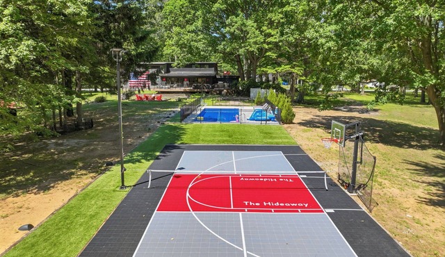 Hideaway - Pickleball Court, Private Pool, Hot Tub, Sleeps 25!