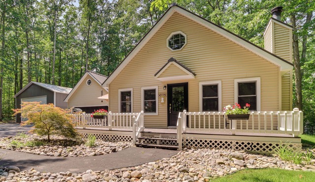 Higgins Lake Retreat: Dock Access, Close to Beach!