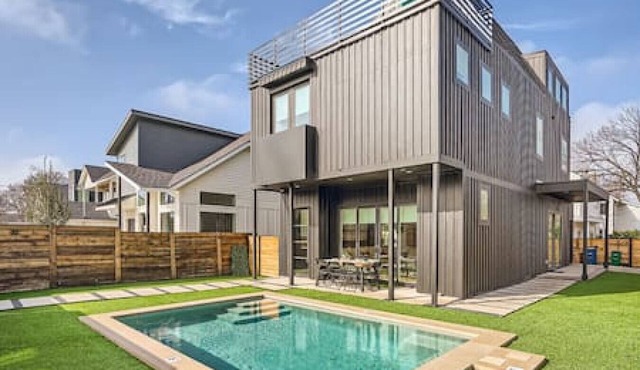 High End 4 BDRM Downtown Home w/POOL Close to Hot Spots!