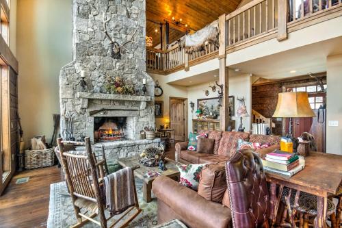 Hike, Ski & Explore! Mtn-View Cabin in Sapphire