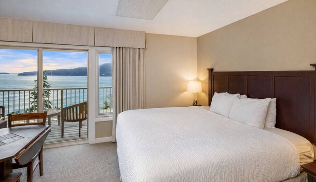 Hillside Deluxe Two King Suite
