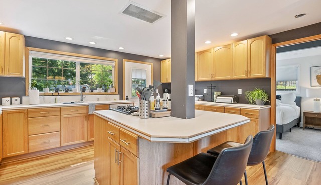 Hillside House: Epic 5 bedroom 2 bath oasis - Game room, pool table, spa & sauna