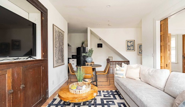 Historic 6BR - Walk to NW Shops - Sleeps 12