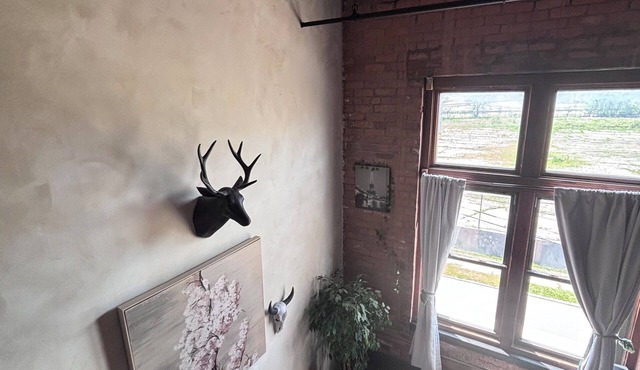 Historic Boutique Loft Near Michigan Central Gated Parking