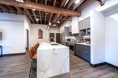 Historic Downtown Loft with King Bed and Wifi in Spokane
