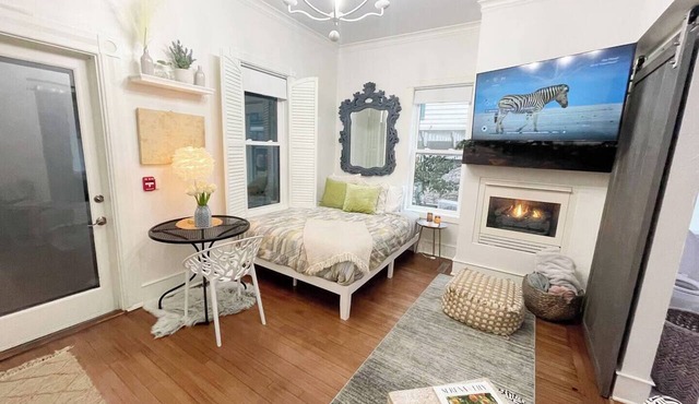 Historic Downtown Luxury-Lake-Coffee-Spa like BA