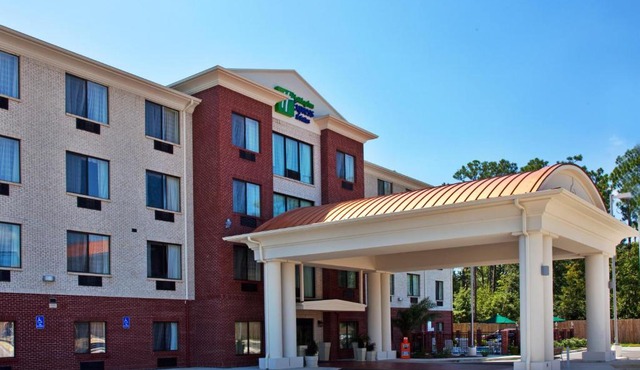 Holiday Inn Express Hotel & Suites Biloxi- Ocean Springs by IHG