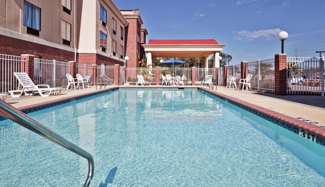 Holiday Inn Express Hotel & Suites Forest by IHG