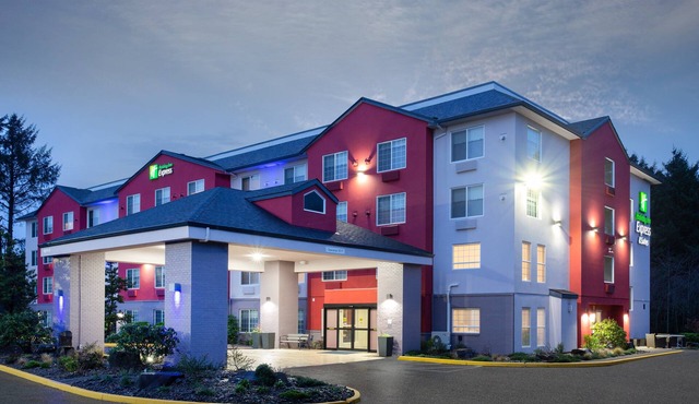 Holiday Inn Express & Suites Lincoln City by IHG