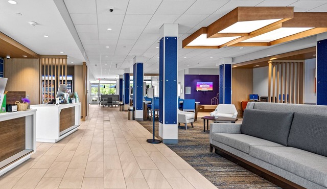 Holiday Inn Express & Suites Marinette by IHG