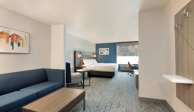 Holiday Inn Express & Suites New Berlin by IHG in New Berlin