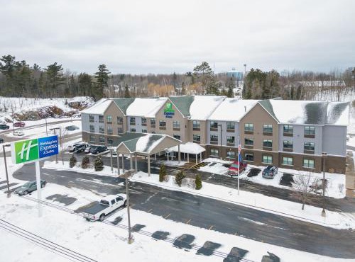 Holiday Inn Express & Suites Marquette by IHG