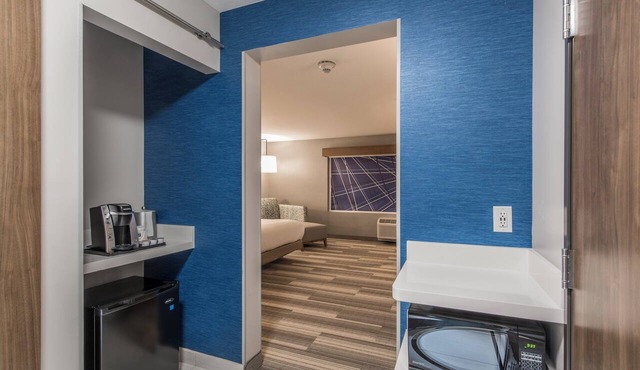 Holiday Inn Express & Suites Phoenix North - Happy Valley by IHG