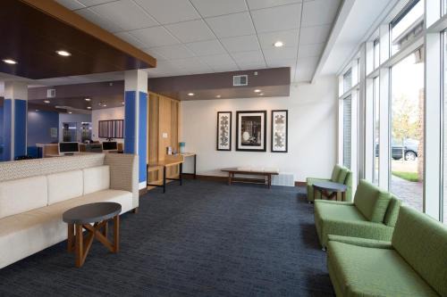 Holiday Inn Express & Suites Alpena - Downtown by IHG