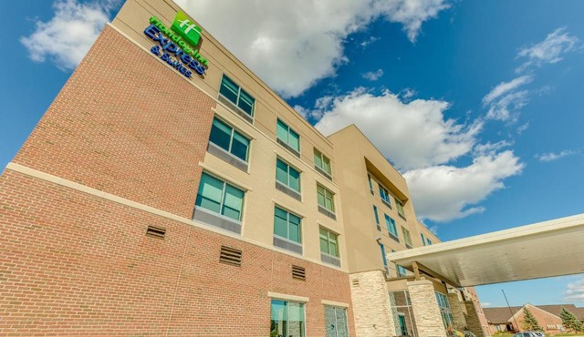 Holiday Inn Express & Suites Okemos - University Area by IHG